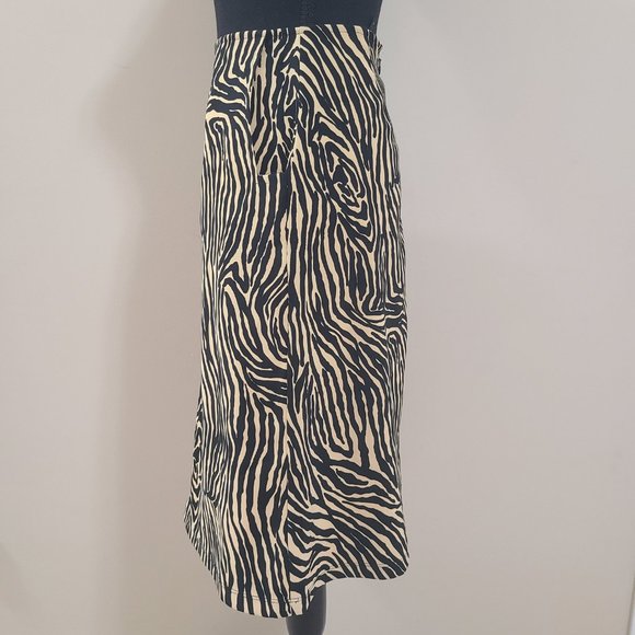 BETSEY JOHNSON Sexy Bombshell Pinup Knee Length Animal Print Midi Pockets Skirt - Picture 4 of 7